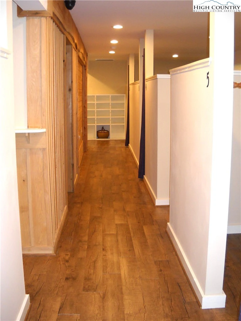 Image number 12 for the current listing