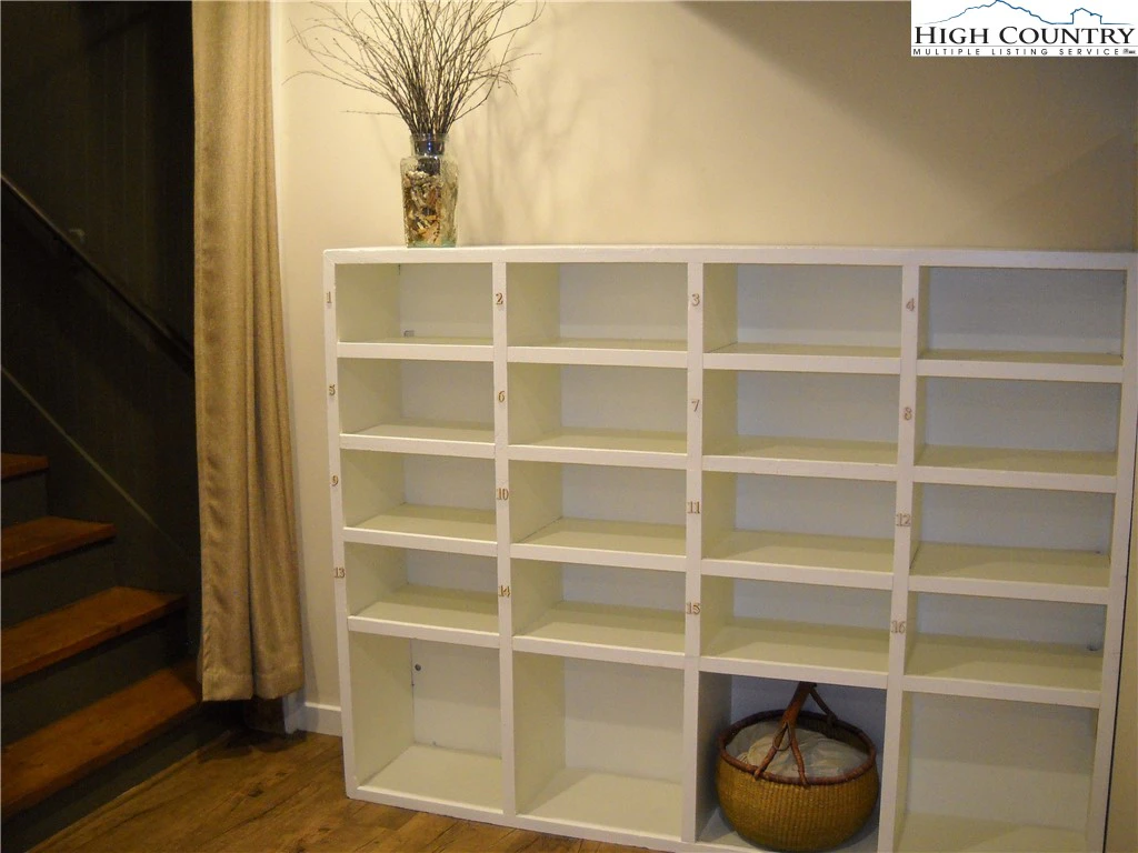 Image number 13 for the current listing