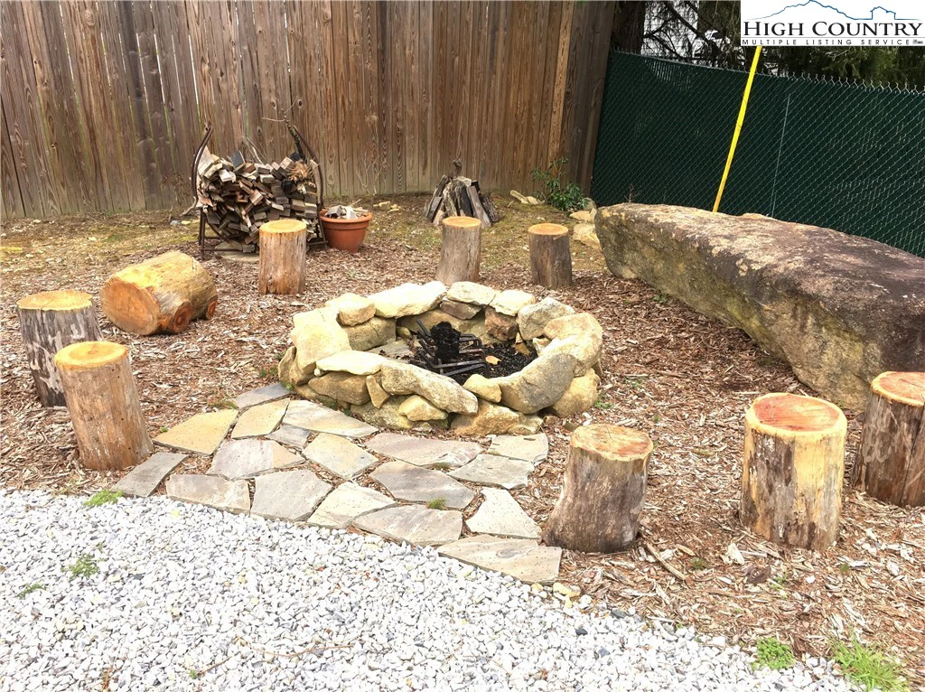 Image number 16 for the current listing