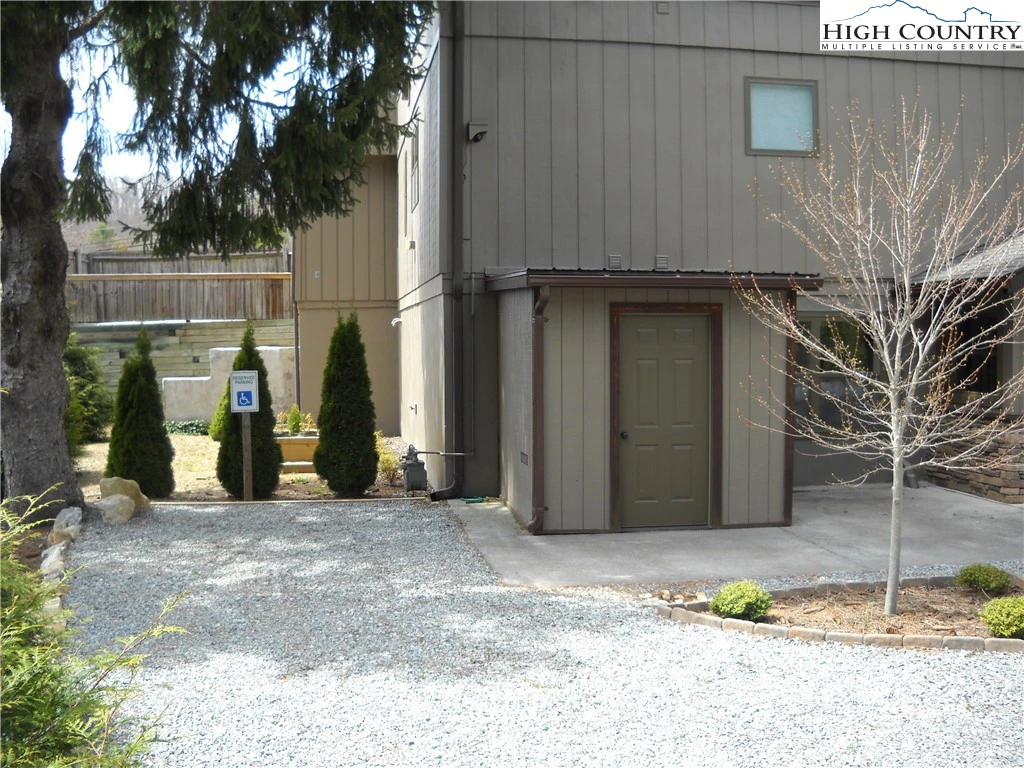 Image number 21 for the current listing