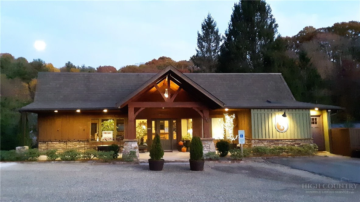 Image number 1 for the current listing