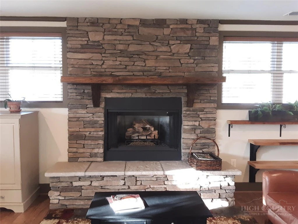 Image number 21 for the current listing