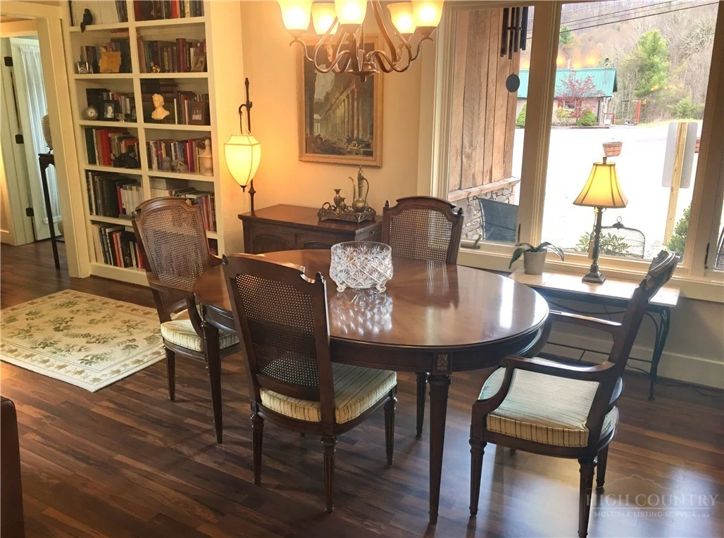 Image number 5 for the current listing
