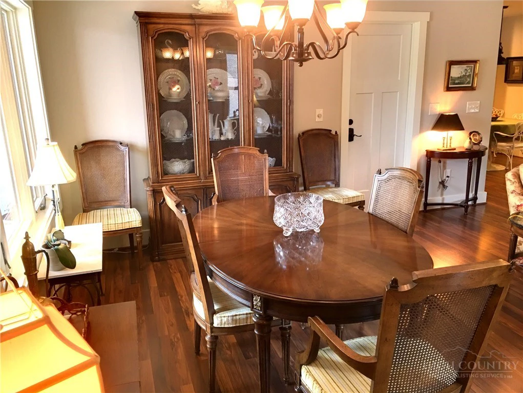 Image number 6 for the current listing