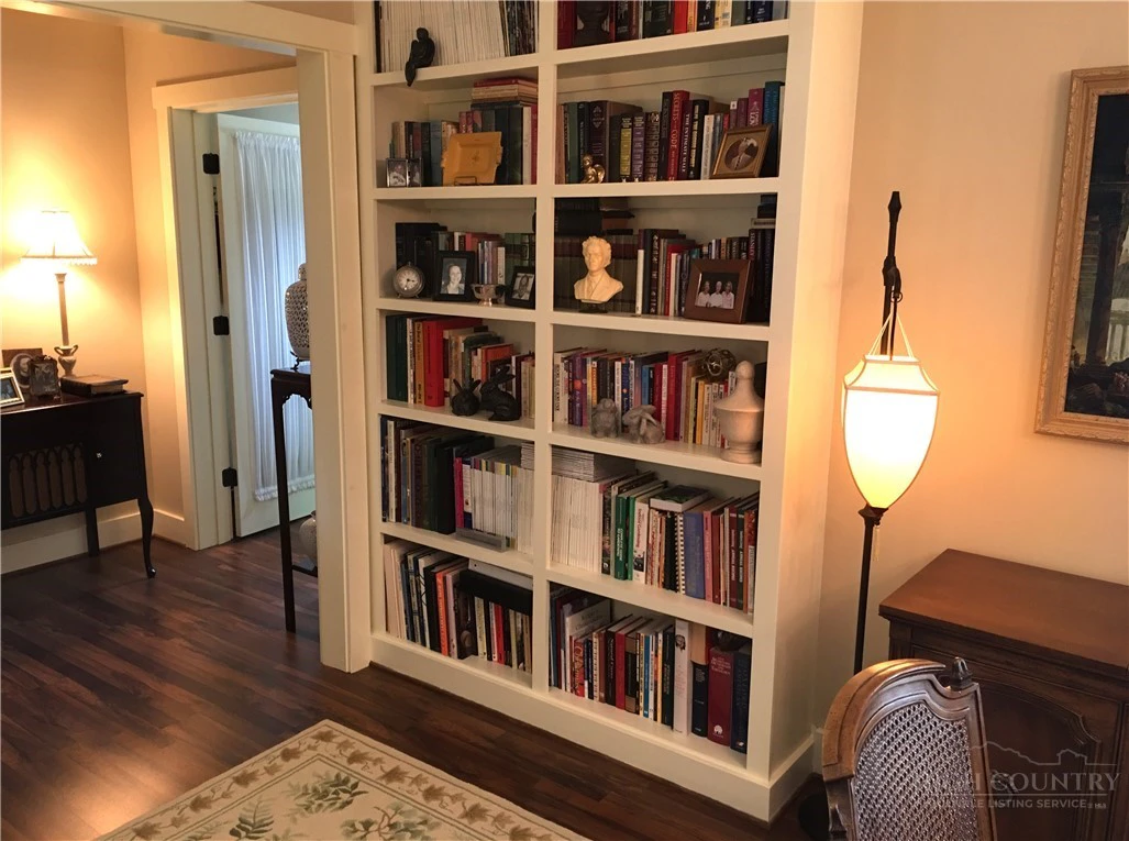 Image number 7 for the current listing