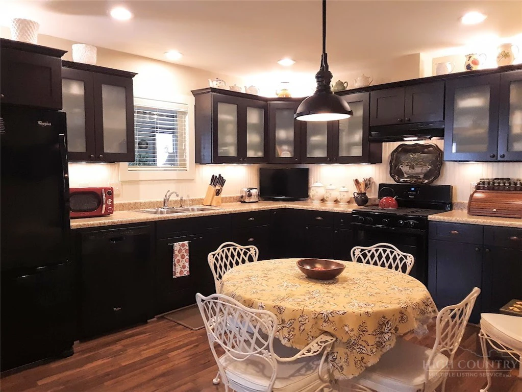 Image number 9 for the current listing