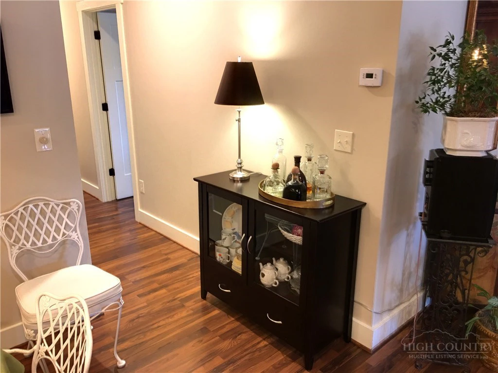Image number 12 for the current listing