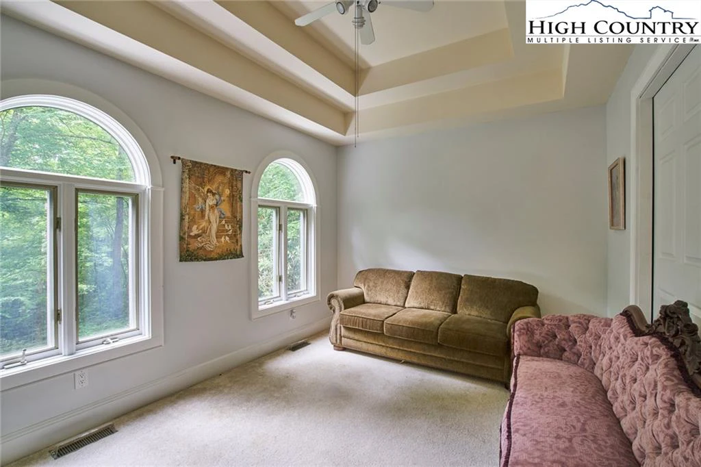 Image number 3 for the current listing