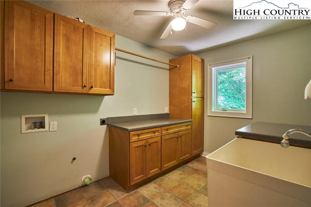 Image number 4 for the current listing