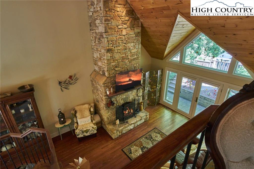 Image number 5 for the current listing