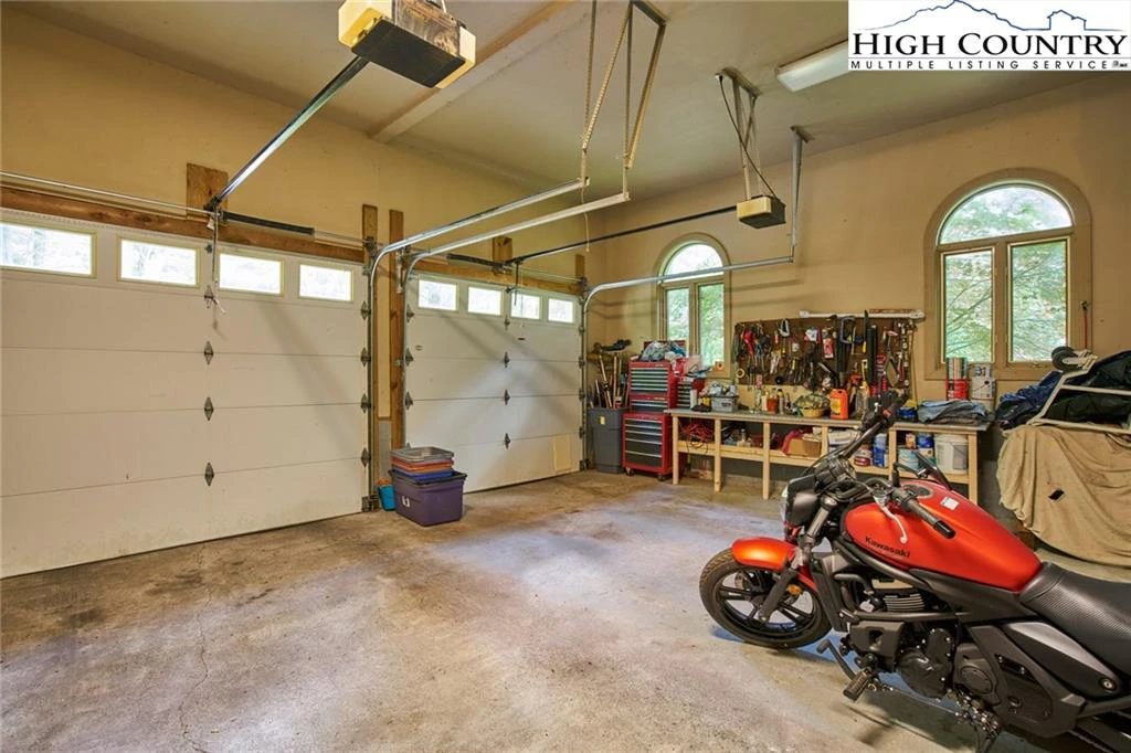 Image number 10 for the current listing
