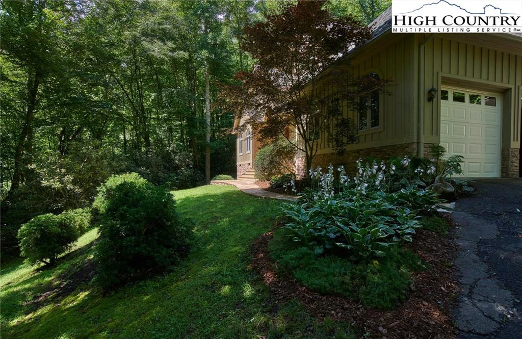 Image number 19 for the current listing