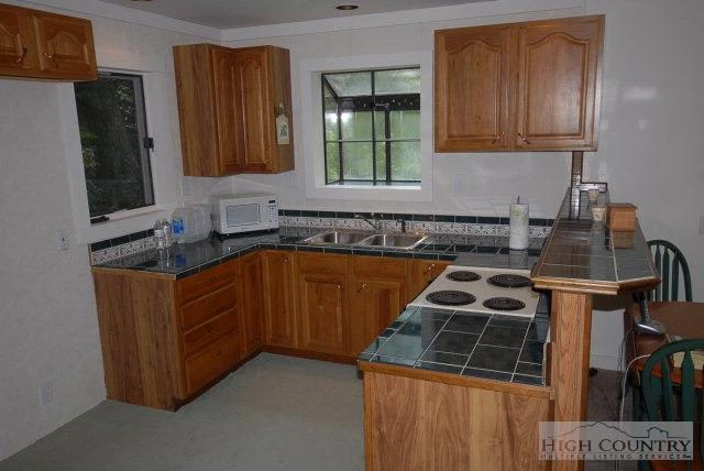 Image number 4 for the current listing