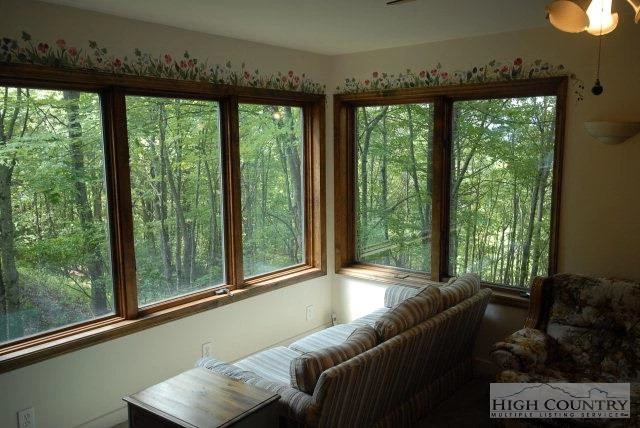 Image number 6 for the current listing