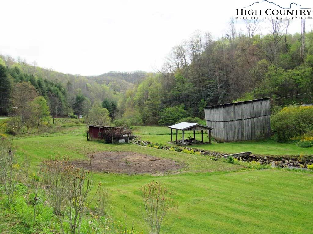 Image number 14 for the current listing