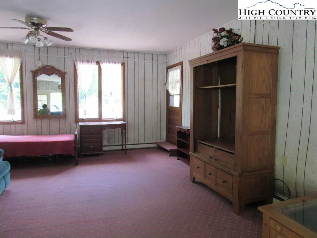 Image number 8 for the current listing