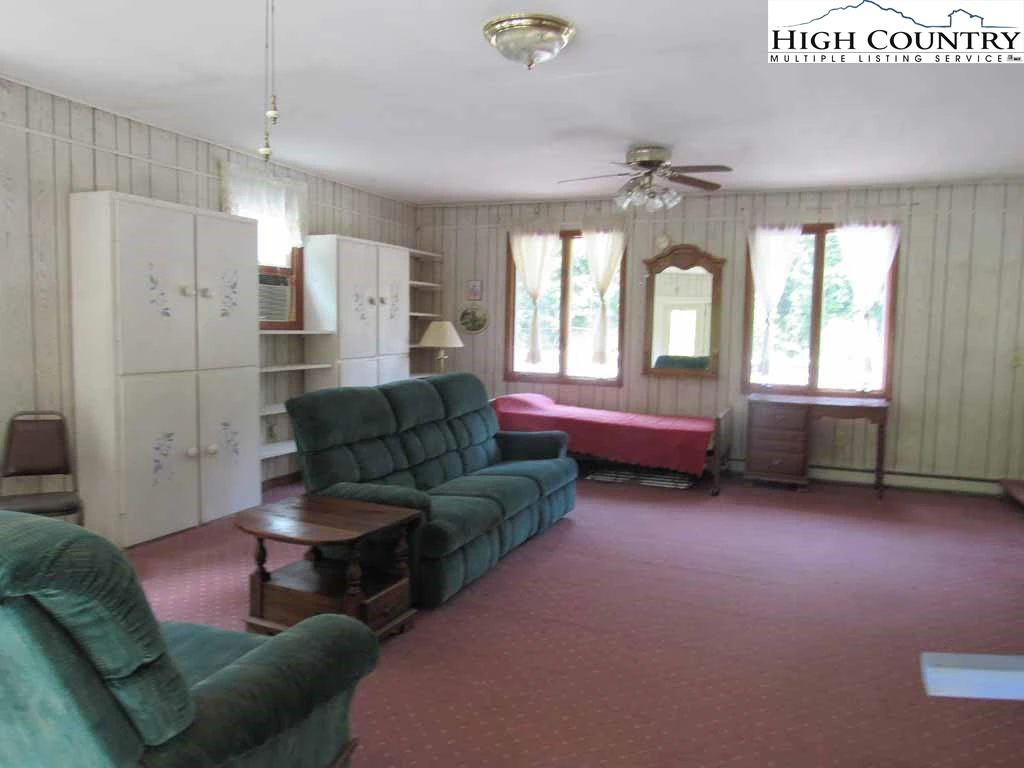 Image number 9 for the current listing