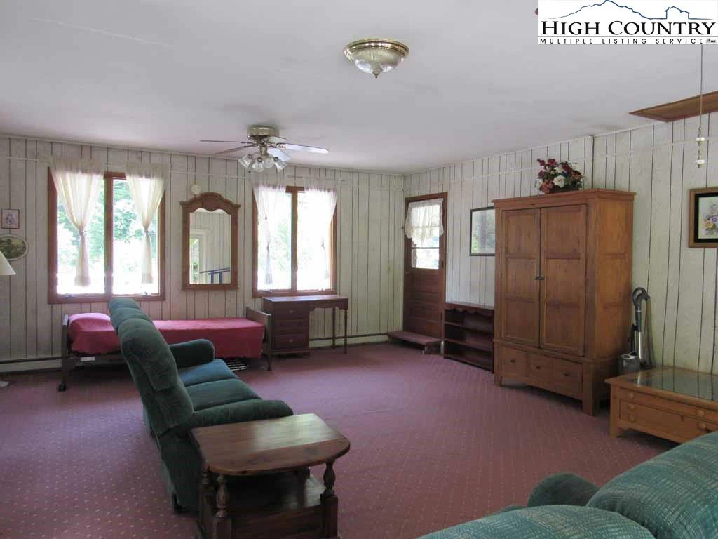 Image number 10 for the current listing