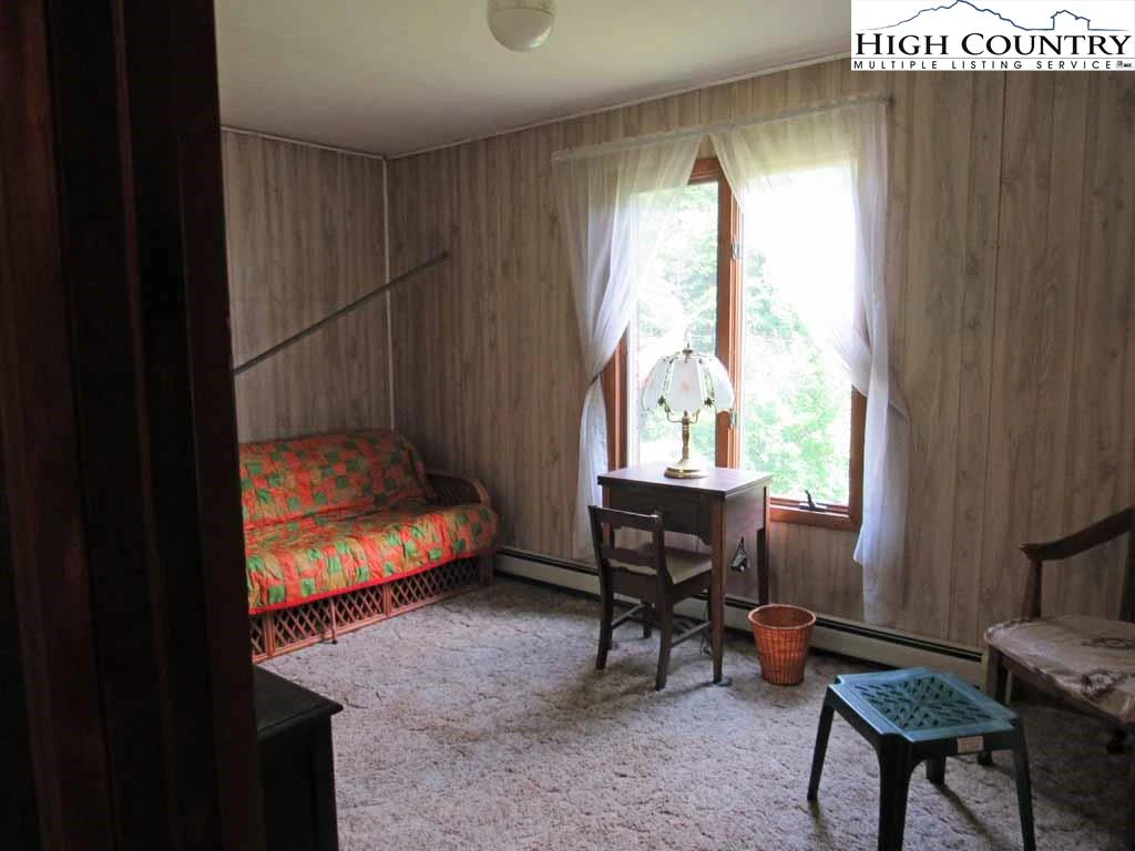 Image number 12 for the current listing