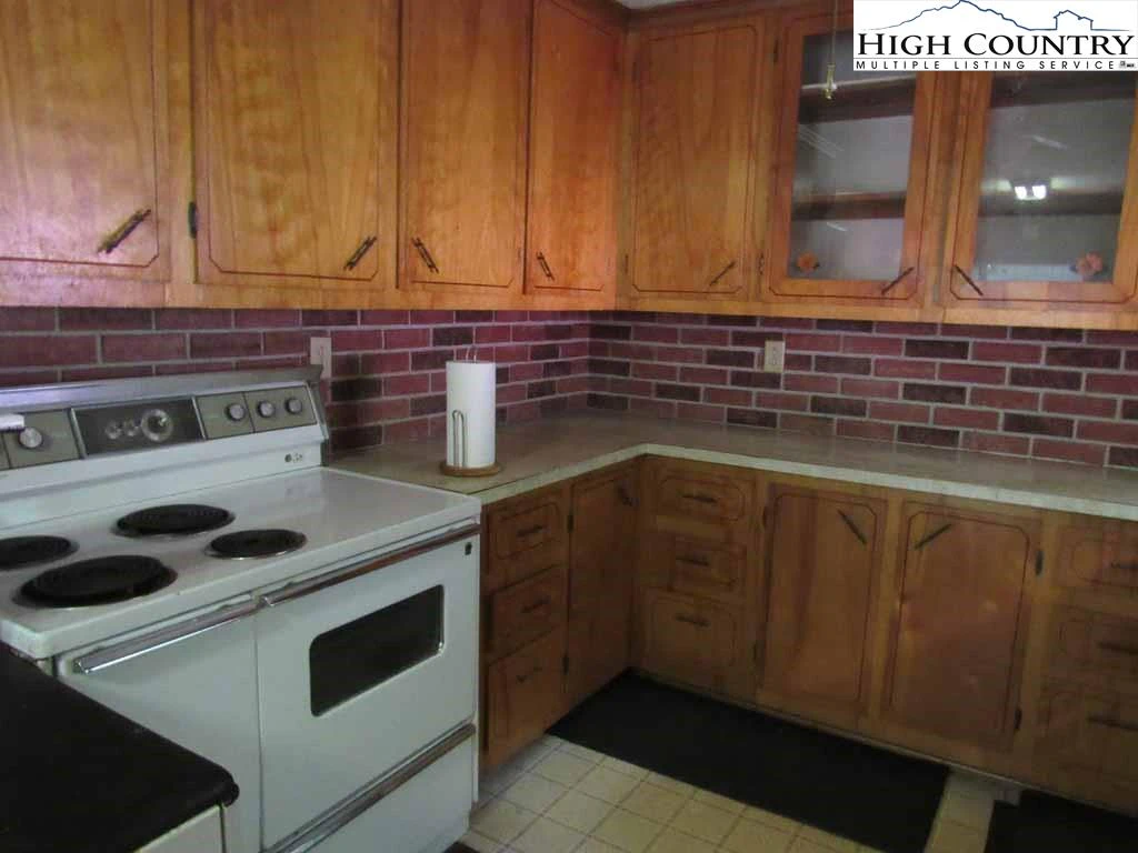 Image number 2 for the current listing