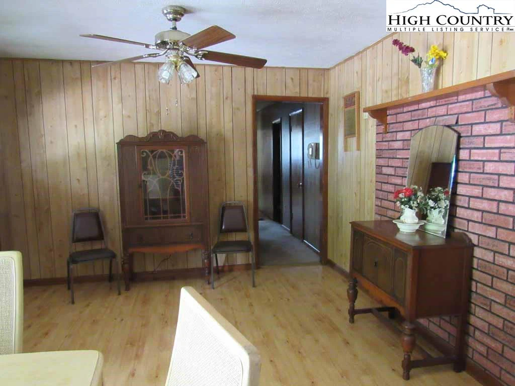 Image number 16 for the current listing