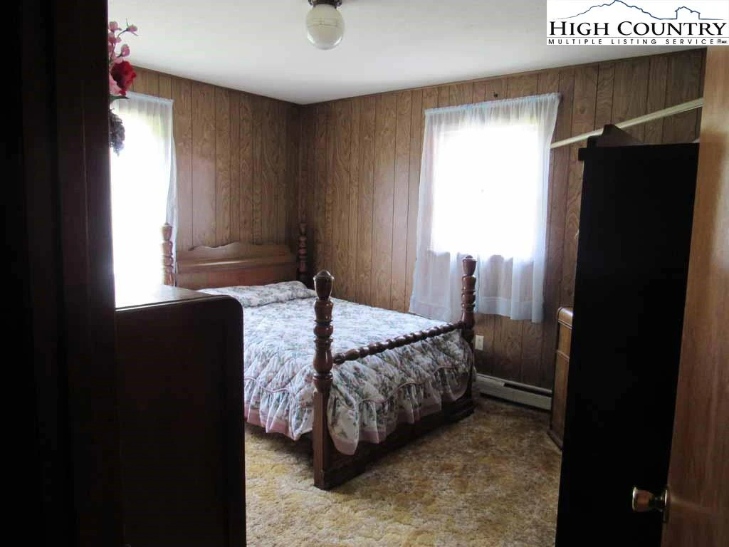 Image number 17 for the current listing