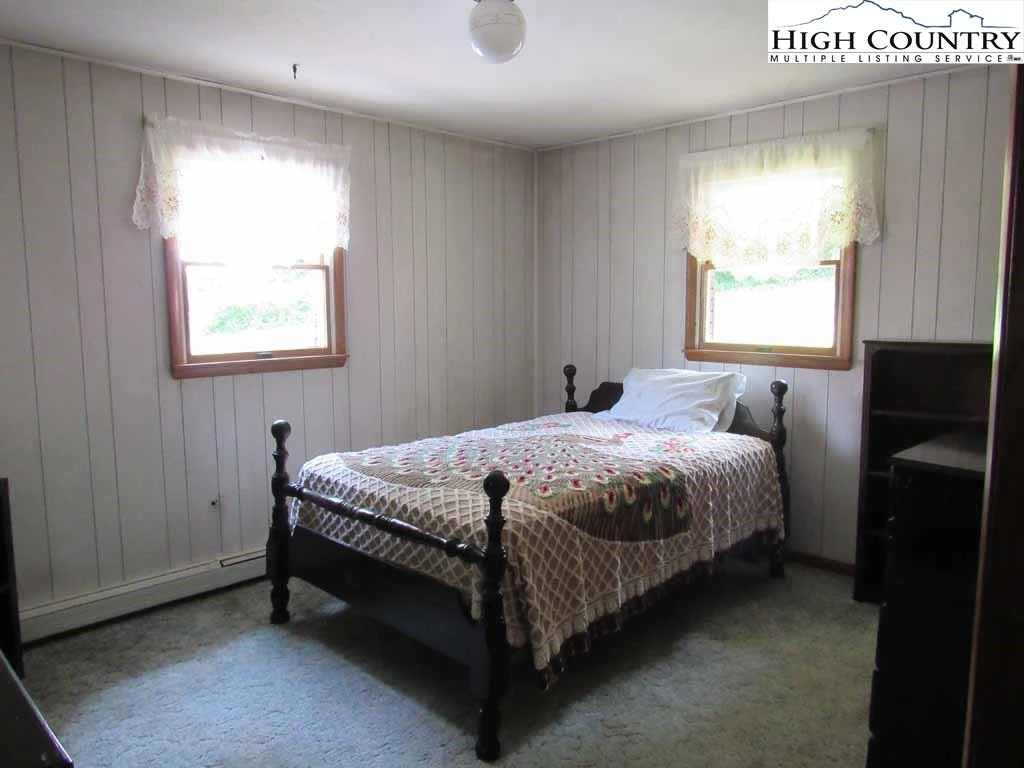 Image number 18 for the current listing