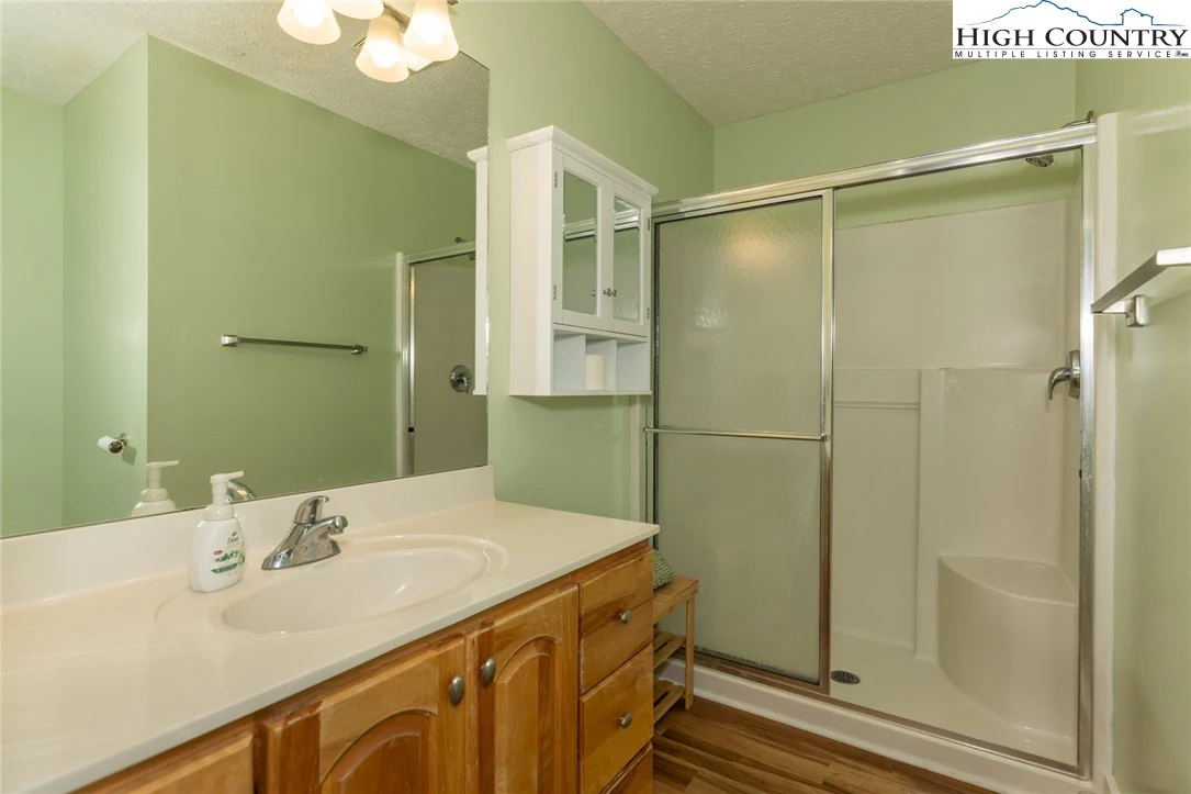 Image number 11 for the current listing