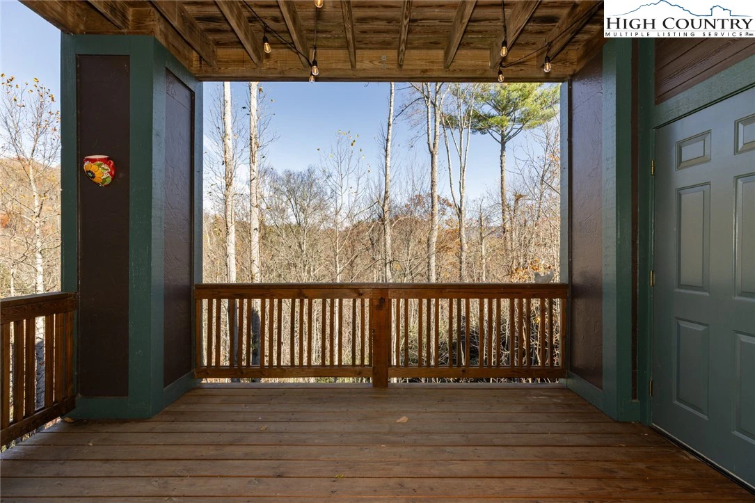 Image number 19 for the current listing