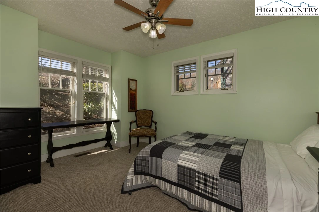 Image number 14 for the current listing