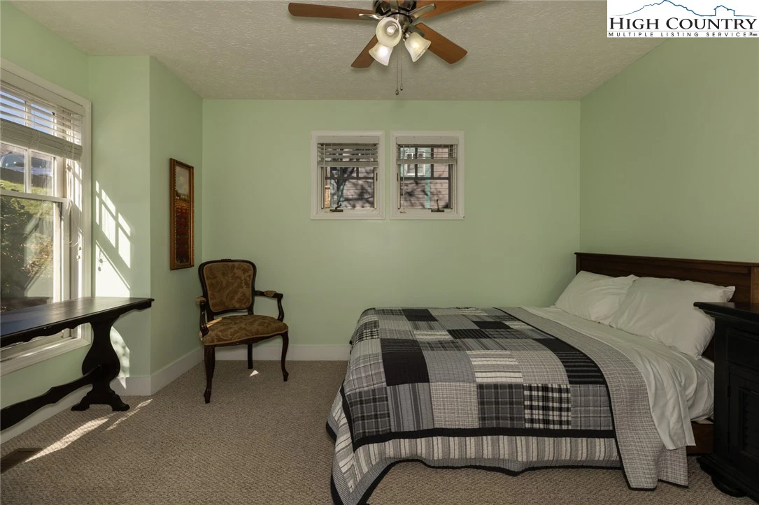 Image number 13 for the current listing
