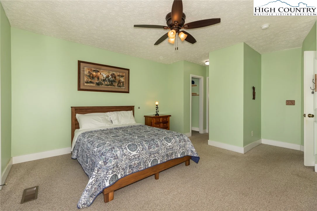 Image number 9 for the current listing