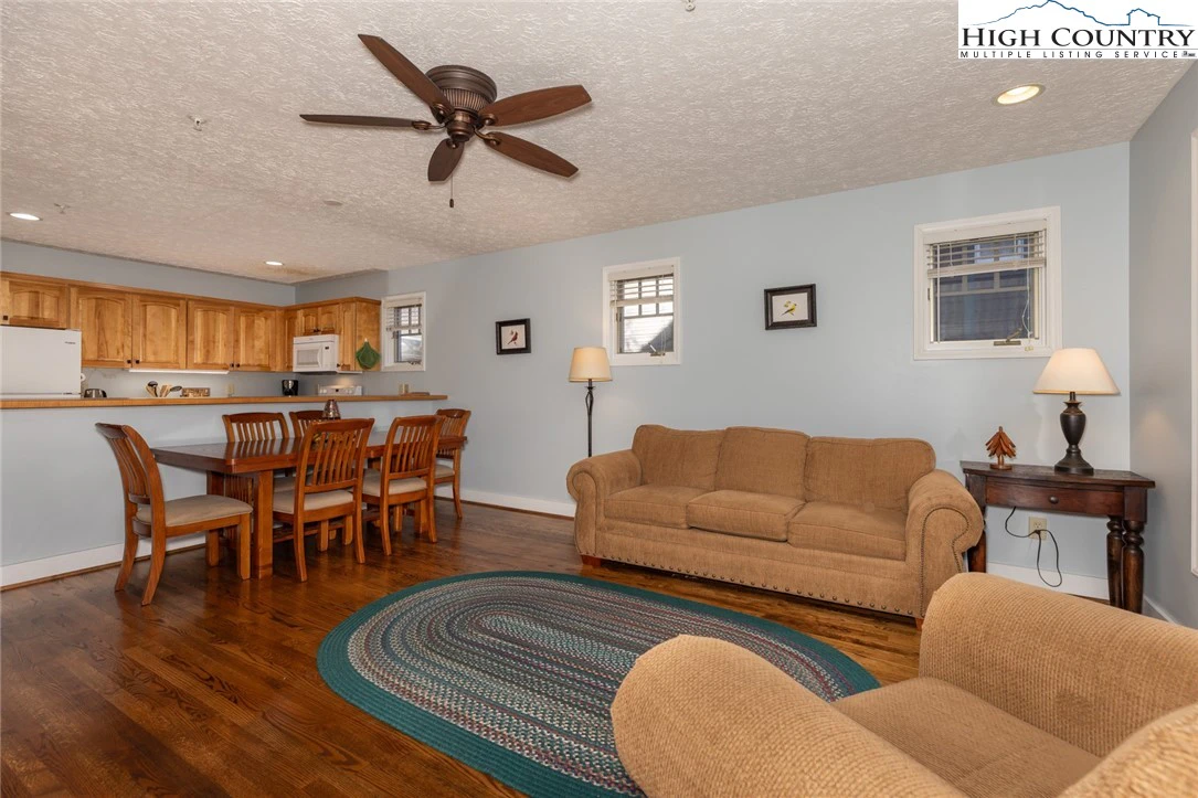 Image number 7 for the current listing