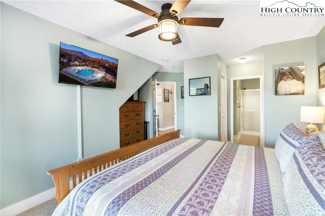 Image number 11 for the current listing