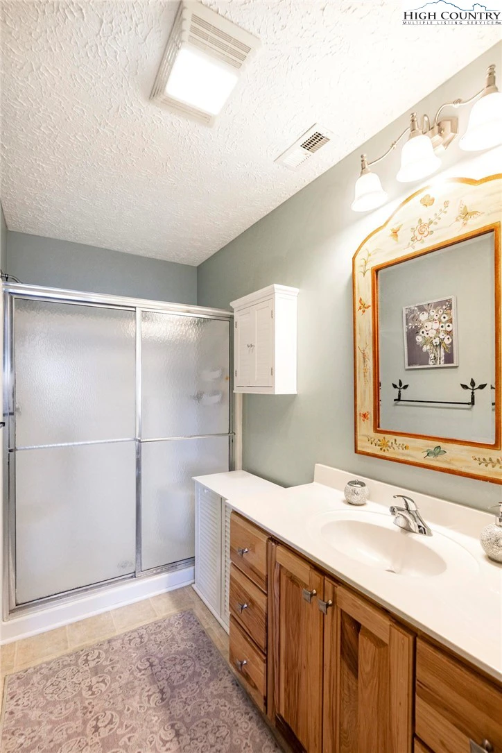 Image number 3 for the current listing