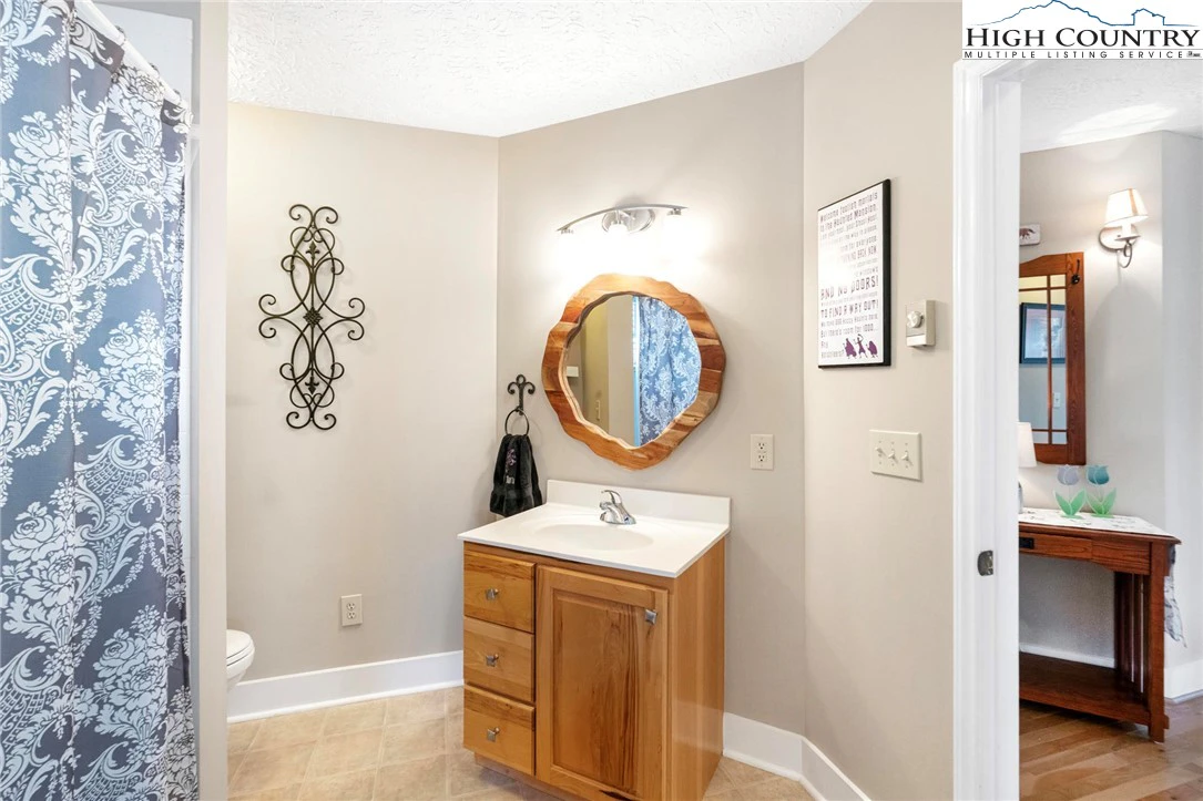 Image number 8 for the current listing