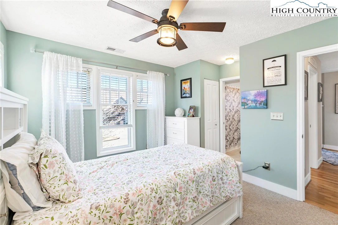 Image number 5 for the current listing