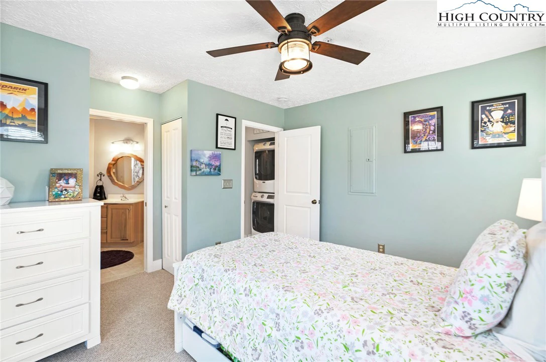 Image number 6 for the current listing