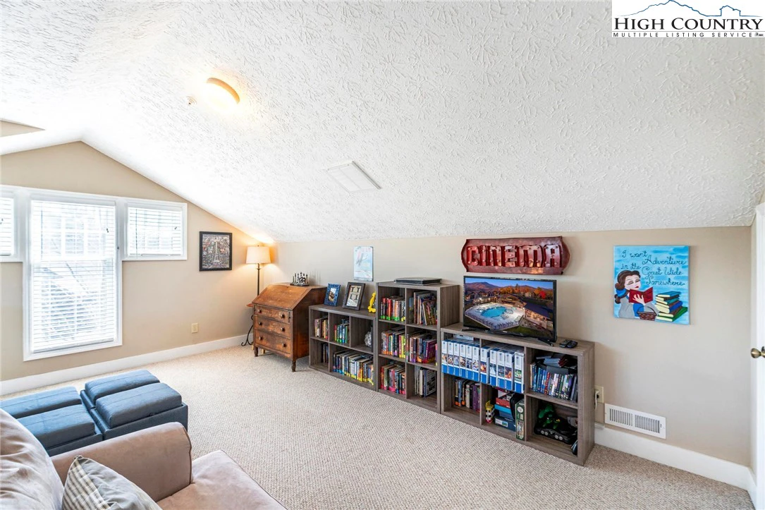 Image number 9 for the current listing