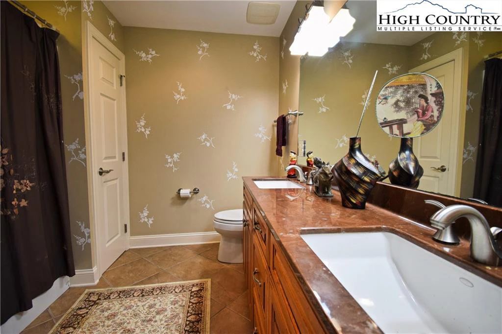 Image number 5 for the current listing