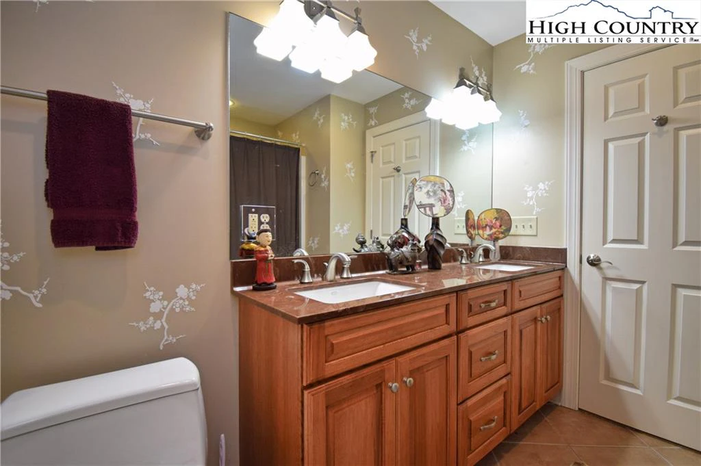 Image number 6 for the current listing