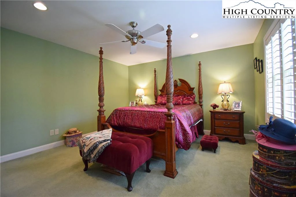 Image number 12 for the current listing