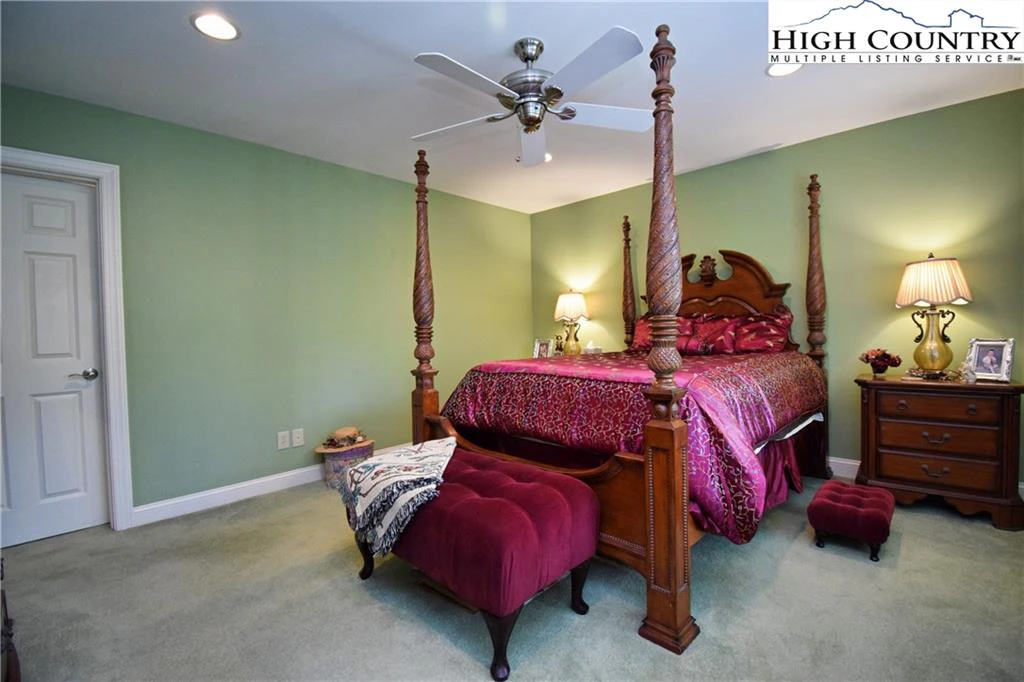 Image number 2 for the current listing