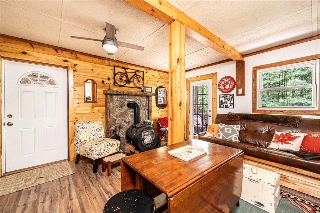 Image number 13 for the current listing