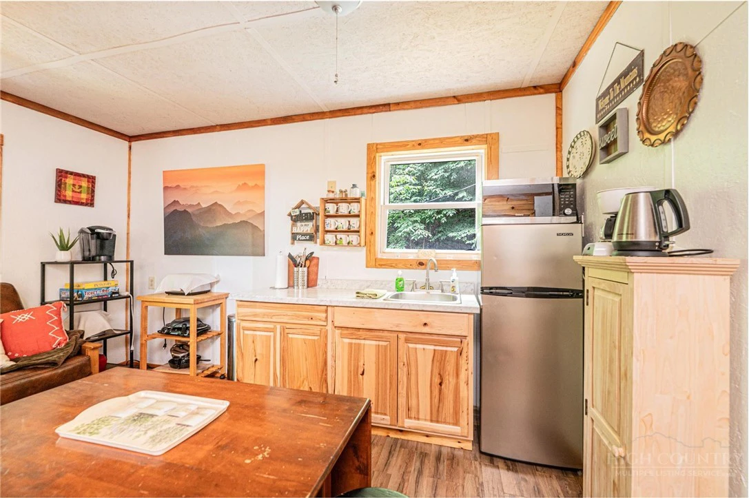 Image number 11 for the current listing