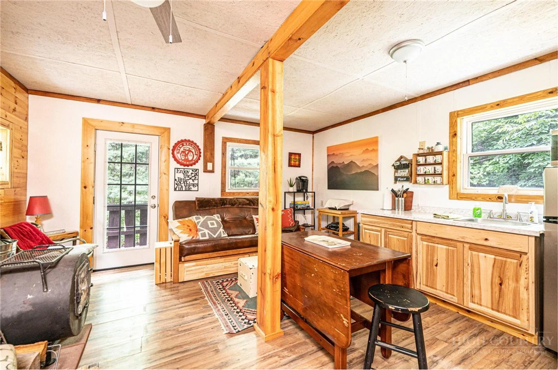 Image number 8 for the current listing