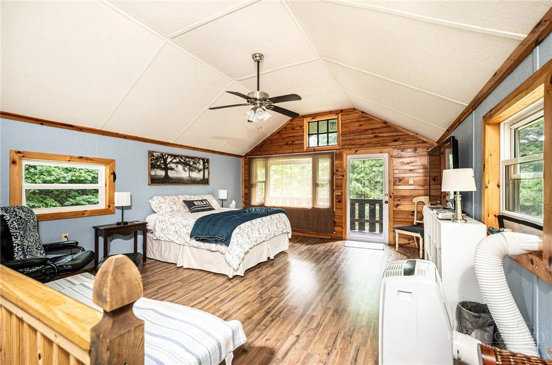 Image number 7 for the current listing