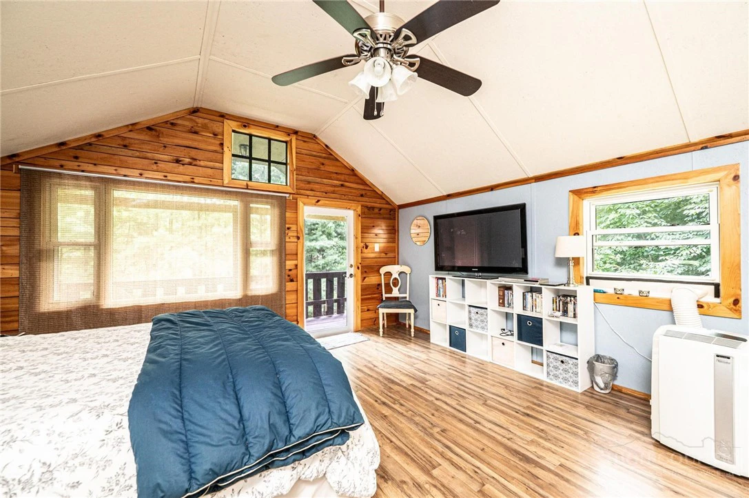 Image number 4 for the current listing