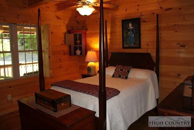 Image number 4 for the current listing