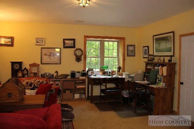 Image number 18 for the current listing